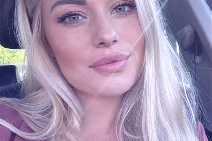 Penelope, 34, a blonde hazel-eyed latina companion based in Karangboyo. Offering Couples, Deep French Kissing, Striptease, OWO. Available for incall and outc...