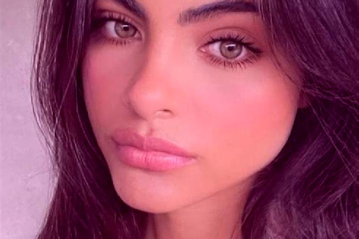 Penelope, 34, a brunette amber-eyed indian companion based in Castroverde de Cerrato. Offering Striptease, Girlfriend Experience, Dinner Date, Duos. Availabl...