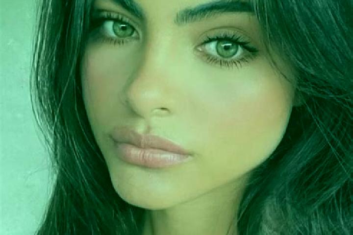 Penelope, 34, a brunette amber-eyed indian companion based in Corbiolo. Offering Deep French Kissing, Party Girl, Striptease, Tantra, Girlfriend Experience. ...