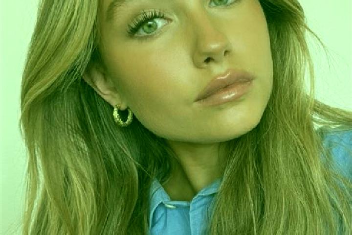 Penelope, 34, a dark blonde green-eyed mediterranean companion based in Wolpertswende. Offering A-Level, Travel Companion, Prostate Massage, BDSM. Available ...