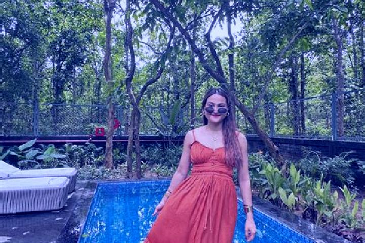 Penelope, 34 — Escort in Joypur Hat, Bangladesh