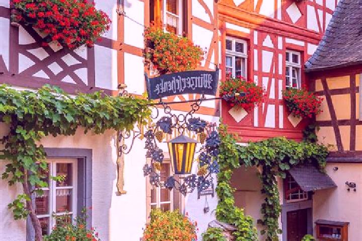 Penelope, 34 — Escort in Lobichau, Germany
