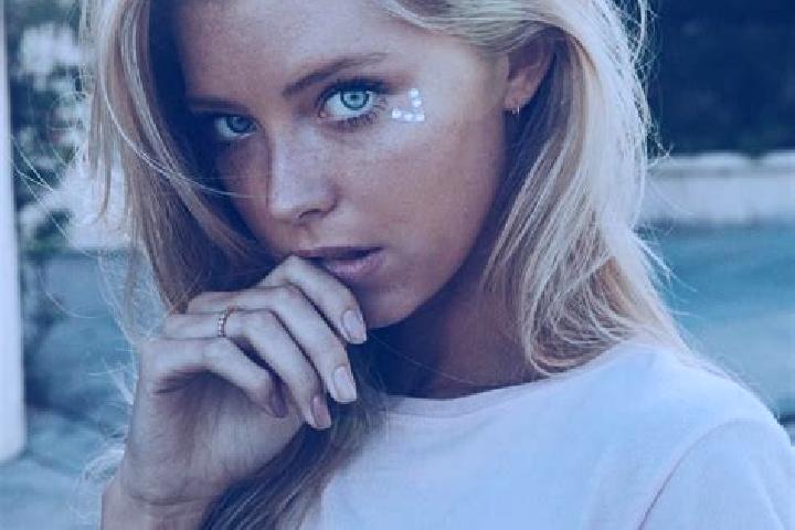 Penelope, 35, a blonde blue-eyed caucasian companion based in Cadenberge. Offering Striptease, Couples, Deep French Kissing. Available for incall and outcall...