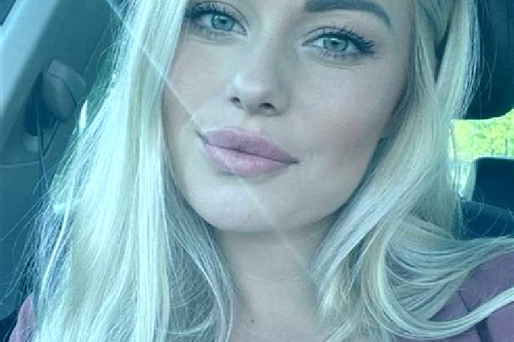 Penelope, 35, a blonde hazel-eyed mediterranean companion based in Kanata. Offering OWO, Fetish, 69, Massage, Travel Companion. Available for incall and outc...