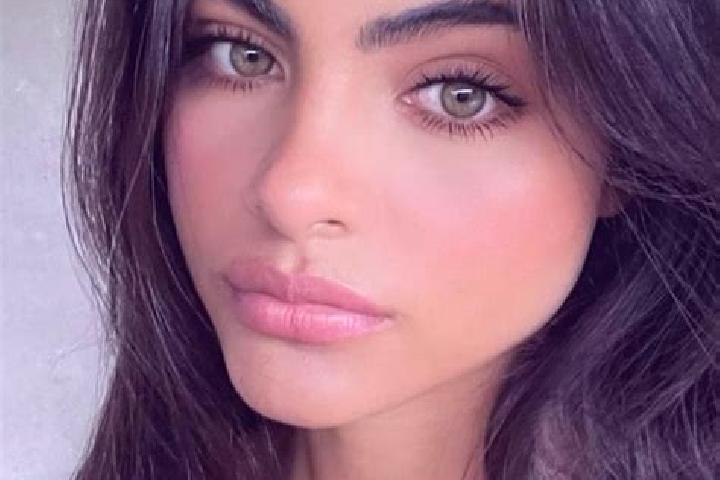 Penelope, 35, a brunette green-eyed caucasian companion based in Beendorf. Offering Duos, Tantra, BDSM. Available for incall and outcall, day and evening dates.