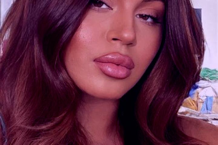 Penelope, 36, a auburn brown-eyed latina companion based in Vadocondes. Offering CIM, Erotic Massage, Striptease, Overnight. Available for incall and outcall...