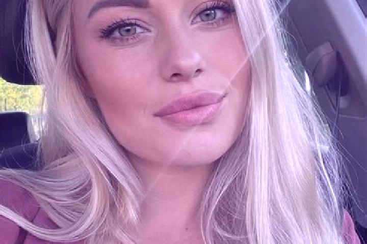 Penelope, 36, a dark blonde hazel-eyed caucasian companion based in Burton in Lonsdale. Offering Couples, Erotic Massage, Girlfriend Experience, 69. Availabl...