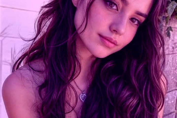 Penelope, 36, a red hazel-eyed middle eastern companion based in Angers. Offering Massage, Party Girl, OWO. Available for incall and outcall, day and evening...