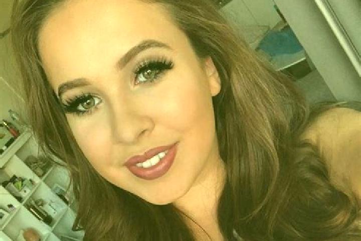 Penelope, 37, a auburn amber-eyed middle eastern companion based in Wayne Heights. Offering Dinner Date, Striptease, Girlfriend Experience, BDSM. Available f...