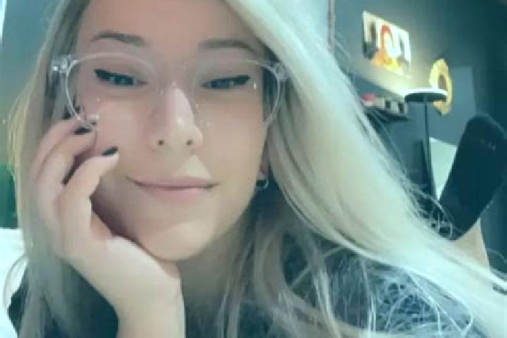 Penelope, 37, a blonde grey-eyed asian companion based in Buchlovice. Offering OWO, Dinner Date, Duos, Roleplay. Available for incall and outcall, overnight ...