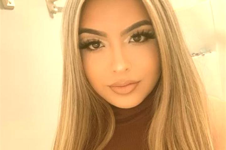 Penelope, 37, a blonde grey-eyed latina companion based in Zuzua. Offering Overnight, Erotic Massage, GFE, OWO, A-Level. Available for incall and outcall, ov...