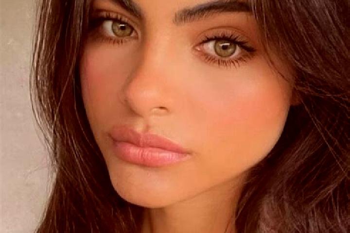 Penelope, 37, a brunette hazel-eyed mediterranean companion based in Bammental. Offering Party Girl, Massage, Deep French Kissing, BDSM. Available for incall...