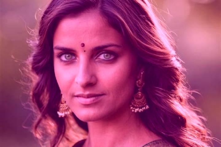 Penelope, 37, a red green-eyed indian companion based in Shiligang. Offering Overnight, Erotic Massage, Dinner Date. Available for incall and outcall, day an...