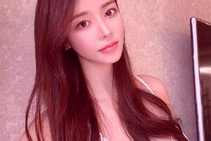 Penelope, 37 — Escort in Zhaozhen, China