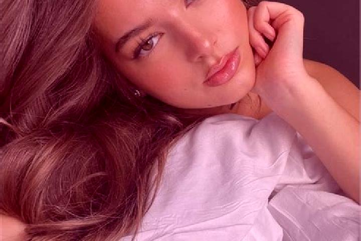 Penelope, 38, a brunette hazel-eyed latina companion based in East Northport. Offering Tantra, Deep French Kissing, Erotic Massage. Available for incall and ...