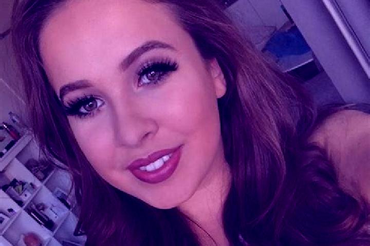 Penelope, 38, a chestnut amber-eyed european companion based in Stintino. Offering OWO, Girlfriend Experience, Erotic Massage. Available for incall and outca...
