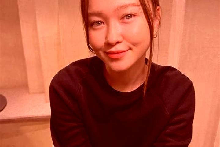 Penelope, 38, a dark blonde blue-eyed asian companion based in Baita. Offering Roleplay, OWO, Travel Companion. Available for incall and outcall, overnight b...