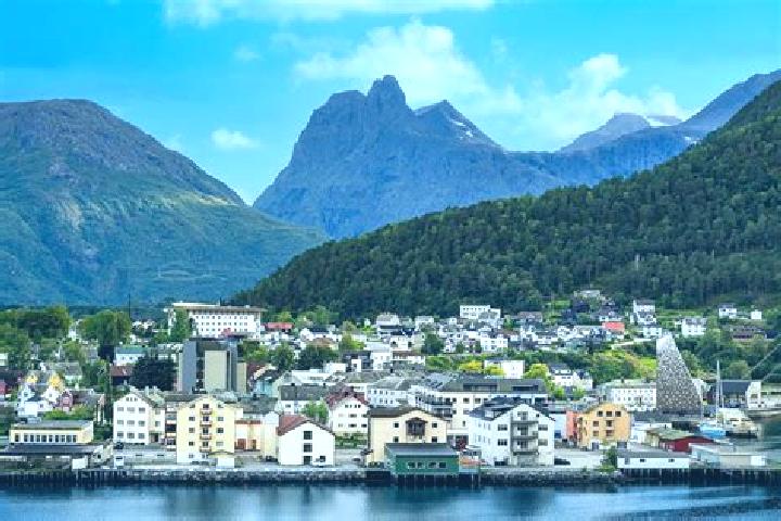 Penelope, 38 — Escort in Andalsnes, Norway