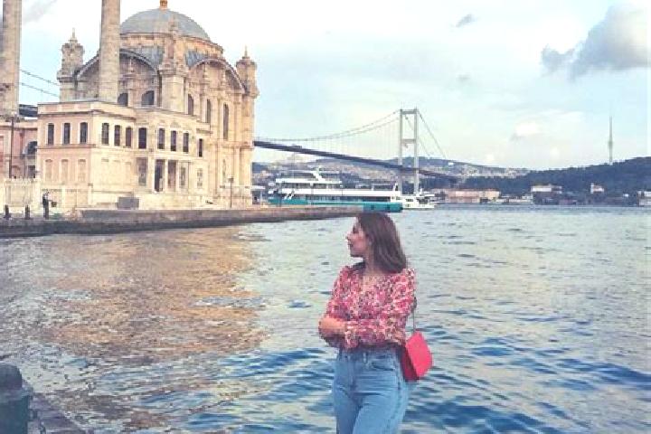 Penelope, 38 — Escort in Ortakoey, Turkey