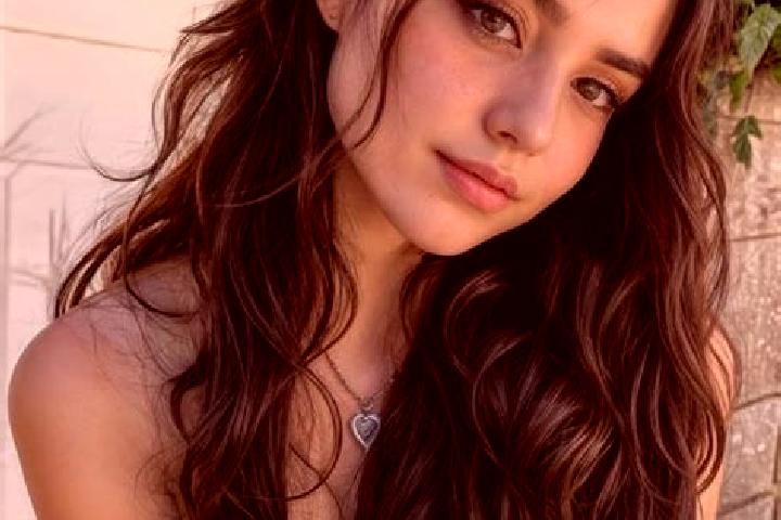 Penelope, 39, a black hazel-eyed slavic companion based in Uttangarai. Offering Tantra, Roleplay. Available for incall and outcall, day and evening dates.