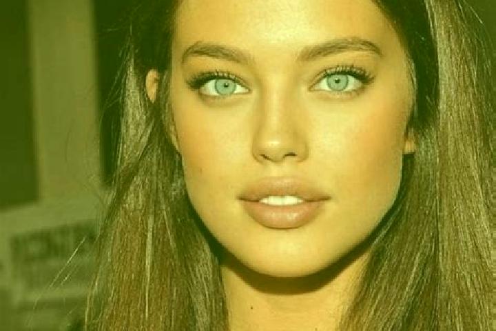 Penelope, 39, a chestnut green-eyed caucasian companion based in Castellar. Offering Travel Companion, Overnight, Erotic Massage. Available for incall and ou...