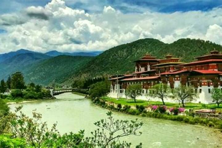 Penelope, 39 — Escort in Geylegphug, Bhutan