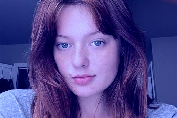 Piper, 20, a auburn grey-eyed caucasian companion based in Beaumont-sur-Leze. Offering Girlfriend Experience, Couples, Deep French Kissing. Available for inc...