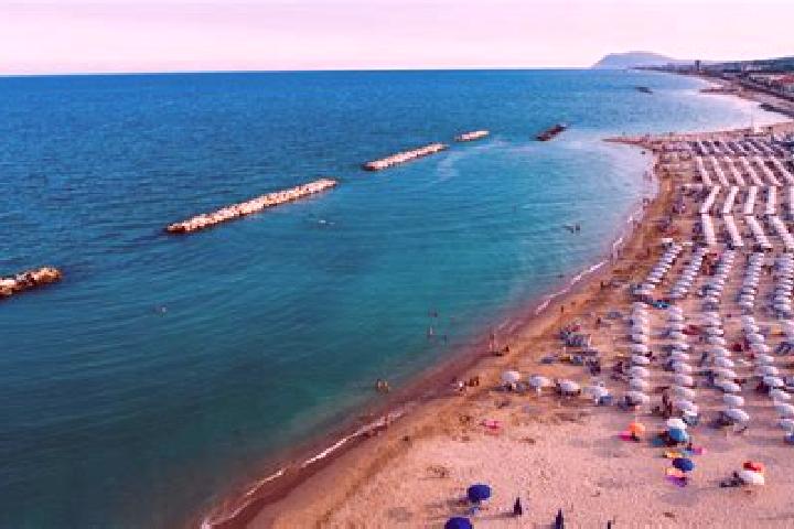 Piper, 20 — Escort in Civitanova Marche, Italy