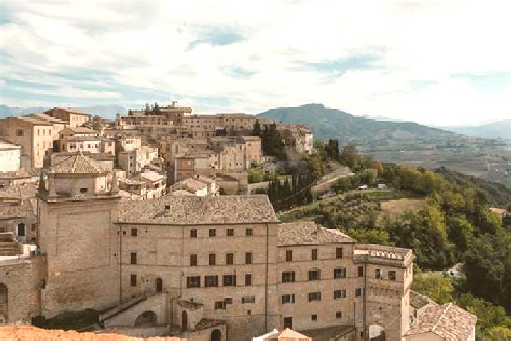 Piper, 20 — Escort in Montalto delle Marche, Italy