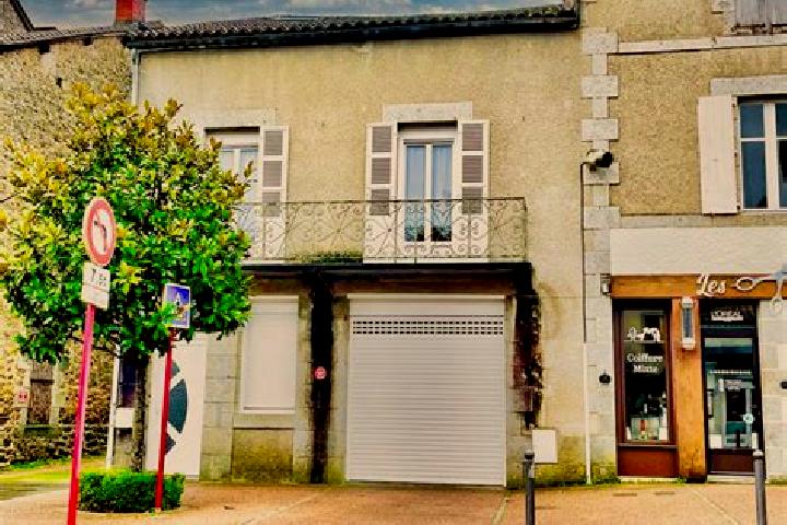 Piper, 20 — Escort in Piegut-Pluviers, France