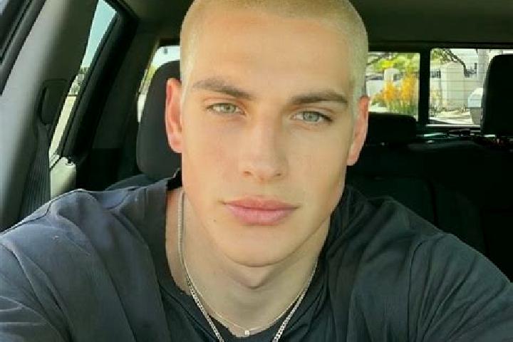 Piper, 21, a dark blonde grey-eyed slavic companion based in Koradacheri. Offering OWO, Erotic Massage, 69, Domination, Couples. Available for incall and out...