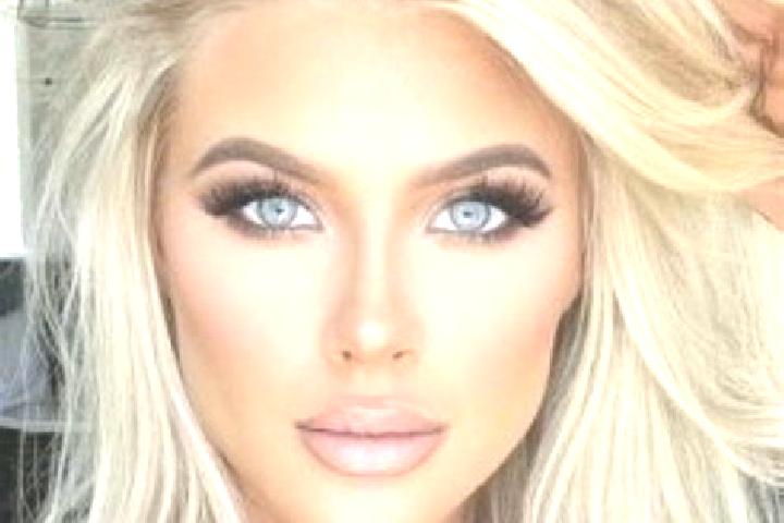 Piper, 21, a platinum blonde amber-eyed caribbean companion based in Bourail. Offering BDSM, Couples. Available for incall and outcall, day and evening dates.