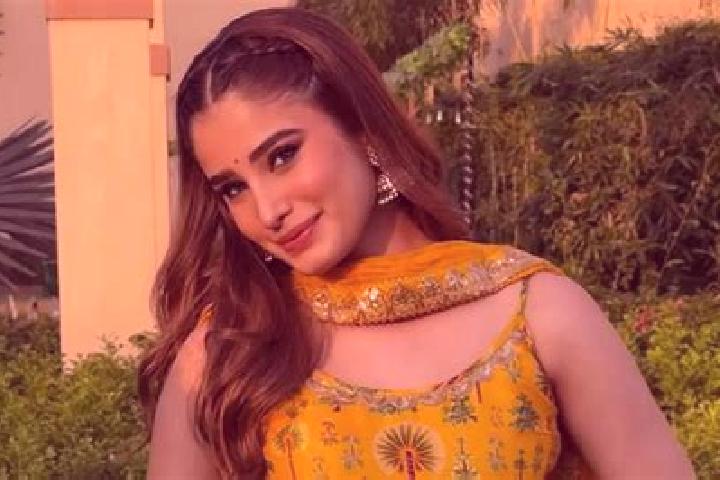 Piper, 21 — Escort in Tandoni, India