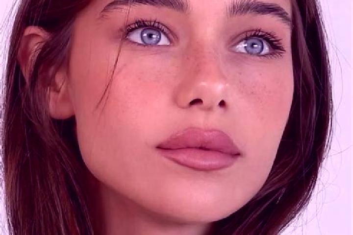 Piper, 22, a brunette amber-eyed indian companion based in Plou. Offering Travel Companion, 69, GFE. Available for incall and outcall, day and evening dates.