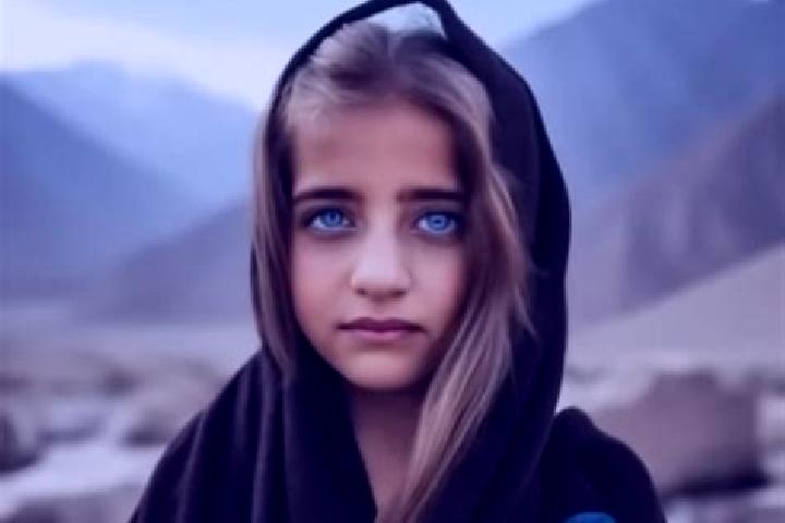 Piper, 22, a dark blonde amber-eyed middle eastern companion based in Flagstaff. Offering Dinner Date, Massage, Girlfriend Experience, Roleplay, OWO. Availab...