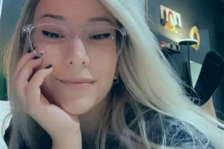 Piper, 22, a platinum blonde amber-eyed ebony companion based in Sohland am Rotstein. Offering A-Level, CIM, 69. Available for incall and outcall, day and ev...