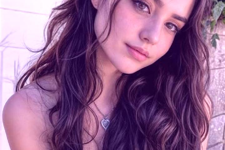 Piper, 23, a auburn amber-eyed european companion based in Megina. Offering Party Girl, Couples, Overnight. Available for incall and outcall, overnight booki...