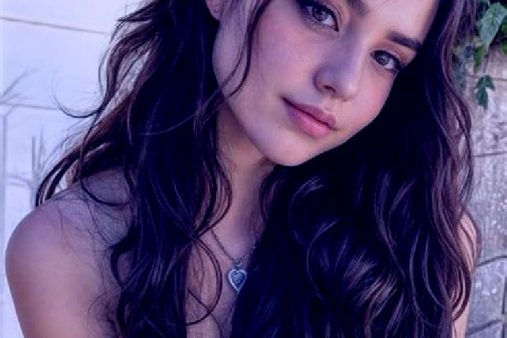 Piper, 23, a auburn hazel-eyed mediterranean companion based in Faqirwali. Offering Travel Companion, Overnight, Dinner Date. Available for incall and outcal...