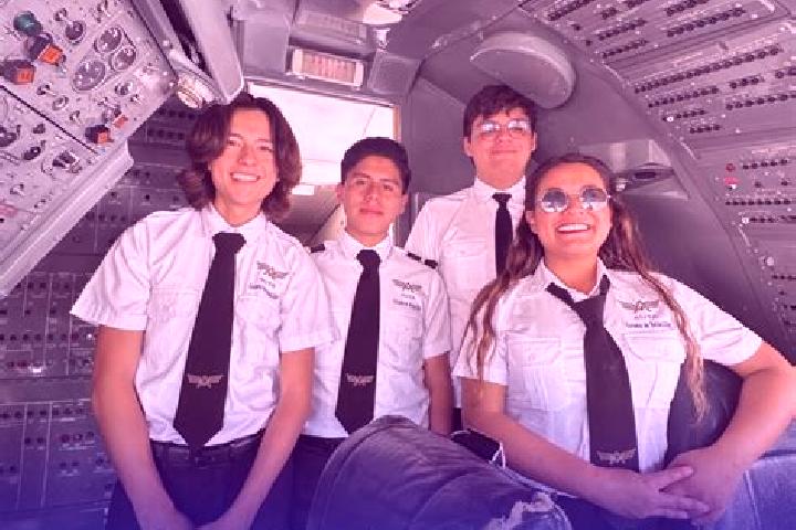 Piper, 23 — Escort in Campo de Aviacion, Mexico