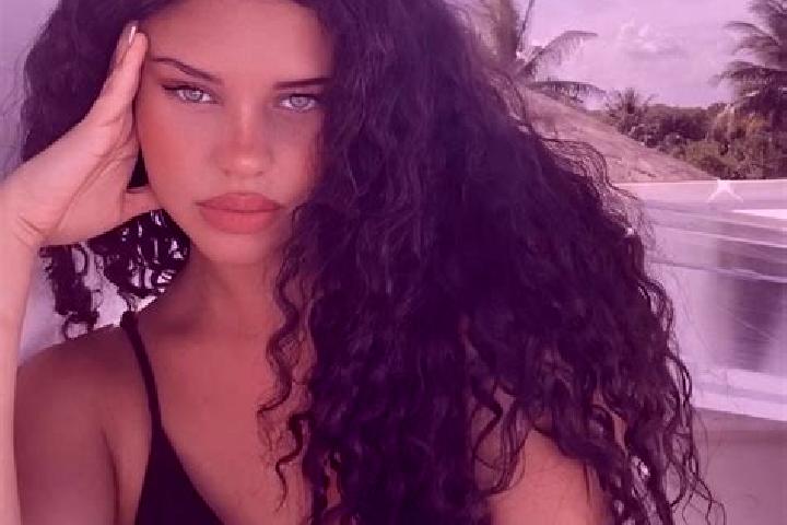 Piper, 24, a black grey-eyed latina companion based in White Island Shores. Offering Party Girl, Massage, Erotic Massage, GFE. Available for incall and outca...