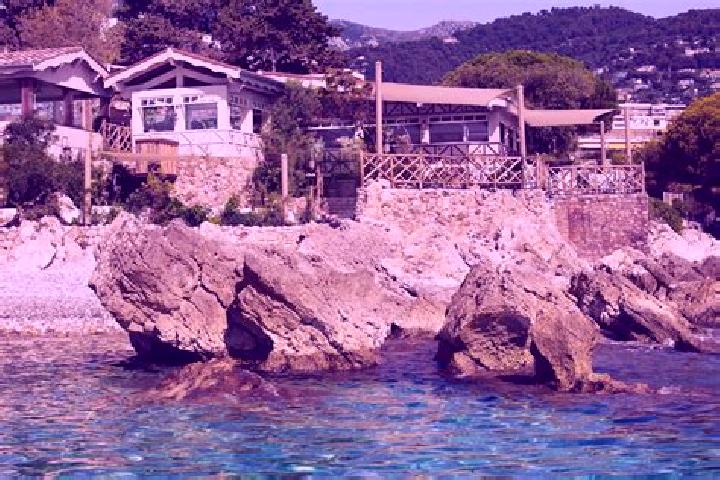 Piper, 24, a black hazel-eyed mediterranean companion based in Roquebrune-Cap-Martin. Offering Party Girl, Girlfriend Experience, Domination, Roleplay, Coupl...