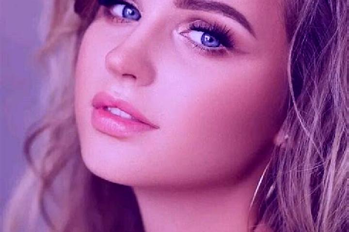 Piper, 24, a dark blonde blue-eyed mediterranean companion based in Torcy-le-Grand. Offering Domination, OWO, Duos, BDSM, Dinner Date. Available for incall a...
