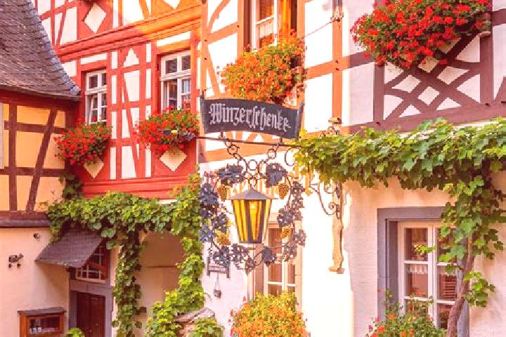 Piper, 24 — Escort in Montenich, Germany