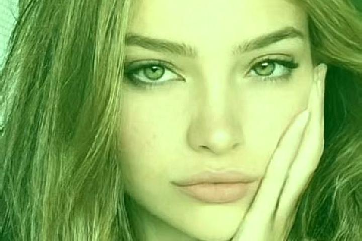 Piper, 25, a brunette green-eyed indian companion based in Ciudad Bolivar. Offering Overnight, Roleplay, OWO, Deep French Kissing, CIM. Available for incall ...