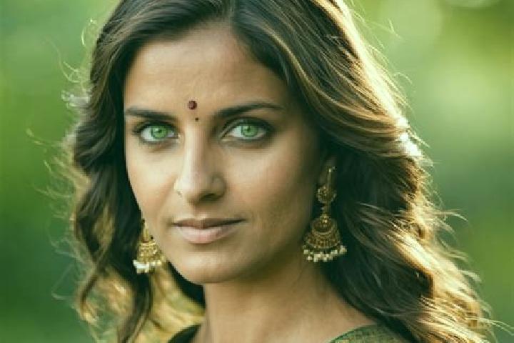 Piper, 25, a brunette green-eyed indian companion based in Xiaocha. Offering Roleplay, OWO, Massage, Overnight. Available for incall and outcall, overnight b...