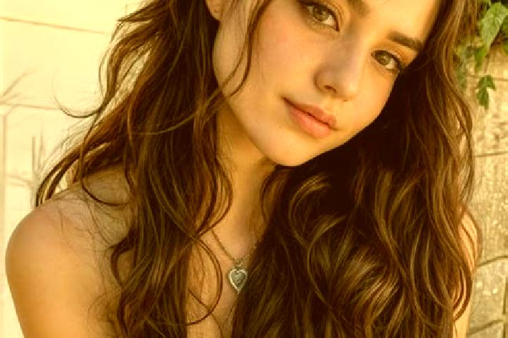 Piper, 25, a brunette hazel-eyed latina companion based in Xinjiayuan. Offering Overnight, Massage, Party Girl. Available for incall and outcall, overnight b...