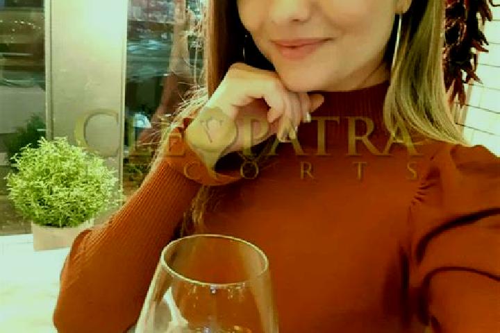 Piper, 25, a chestnut green-eyed caucasian companion based in Malta. Offering Travel Companion, OWO, Party Girl, BDSM, Domination. Available for incall and o...