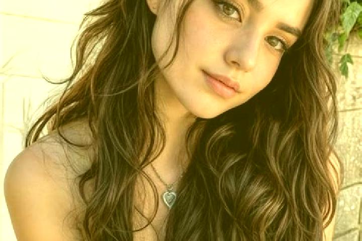 Piper, 25, a chestnut hazel-eyed middle eastern companion based in Calimanel. Offering Overnight, Domination, Erotic Massage, GFE. Available for incall and o...