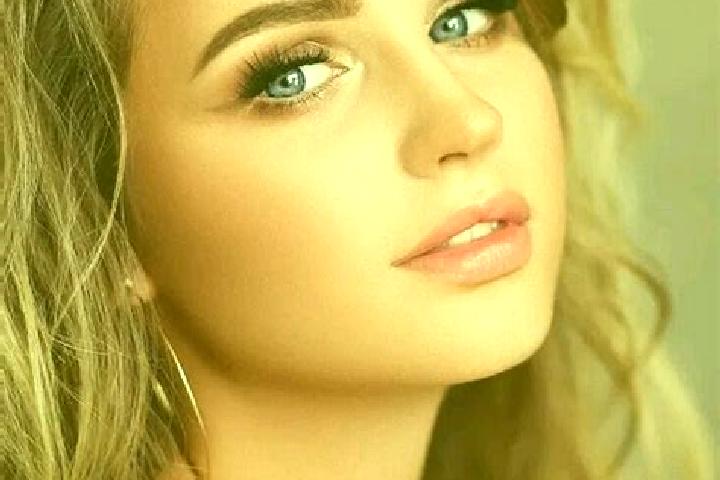 Piper, 25, a dark blonde blue-eyed indian companion based in Vezins. Offering Party Girl, Domination, Tantra. Available for incall and outcall, overnight boo...