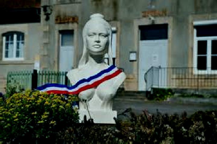 Piper, 25 — Escort in Aiton, France